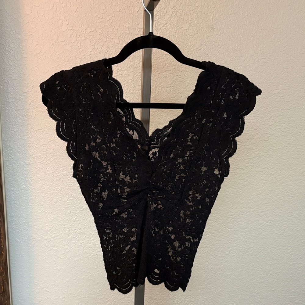 Black Lace Scalloped V-neck Tank Top